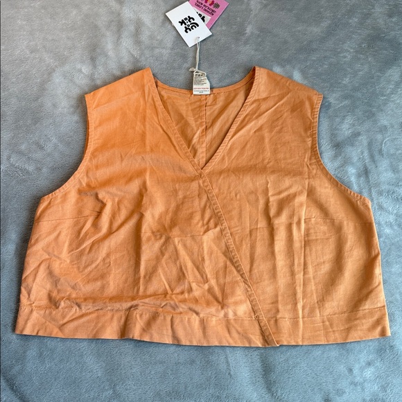 Lucy & Yak Tops - NWT Lucy & Yak Archie V-Neck Top Orange Size UK16 US12